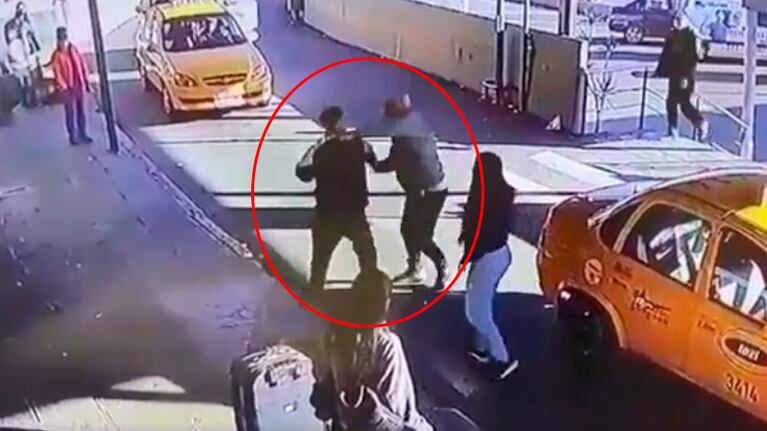 Las cámaras de seguridad grabaron toda la secuencia.