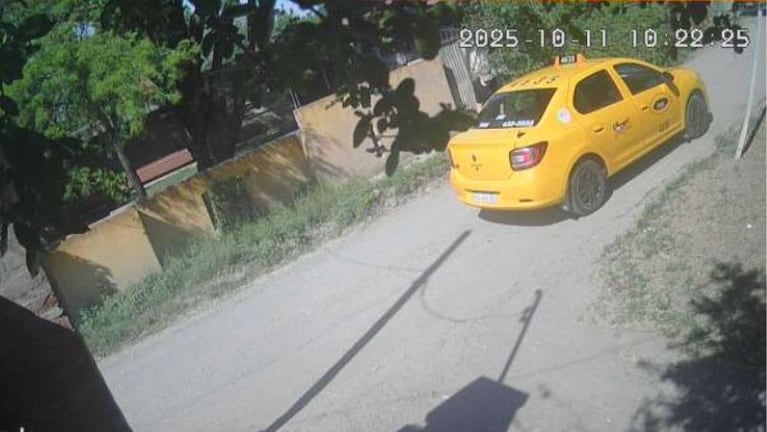 Las cámaras de seguridad registraron el momento de la huida de Laurta con su hijo Pedro tras el terrible doble femicidio.