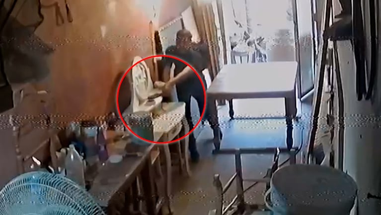Las cámaras registraron el robo a plena luz del día.