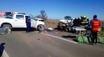 Las camionetas chocaron de frente sobre la ruta.