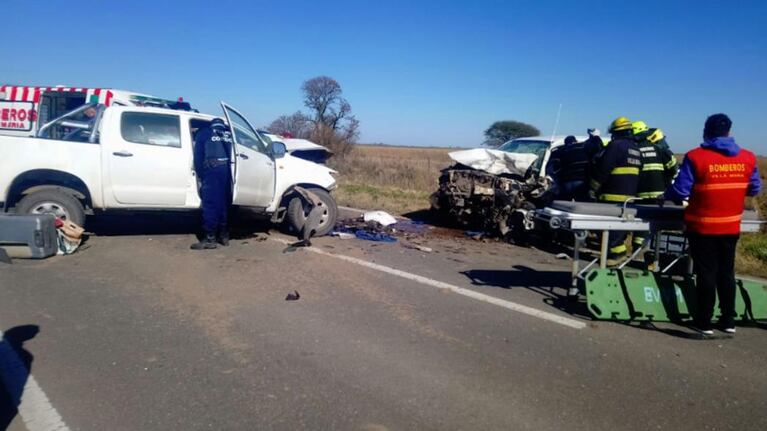 Las camionetas chocaron de frente sobre la ruta.