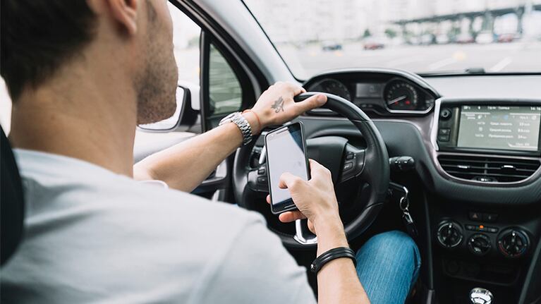 Las capacidades de conducción de los usuarios de celulares son similares a los conductores con un límite legal de alcohol en la sangre de 0.08 por ciento.