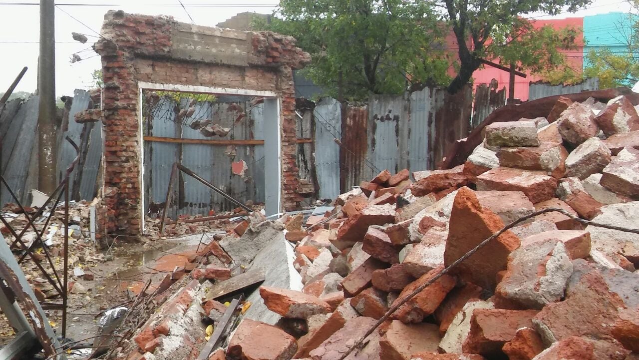 Las casas destruidas por el agua en Pozo del Molle. Foto: Sebastián Pfaffen.