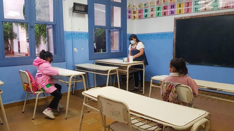 Las clases presenciales solo están habilitadas en las localidades con menos de 30 mil habitantes