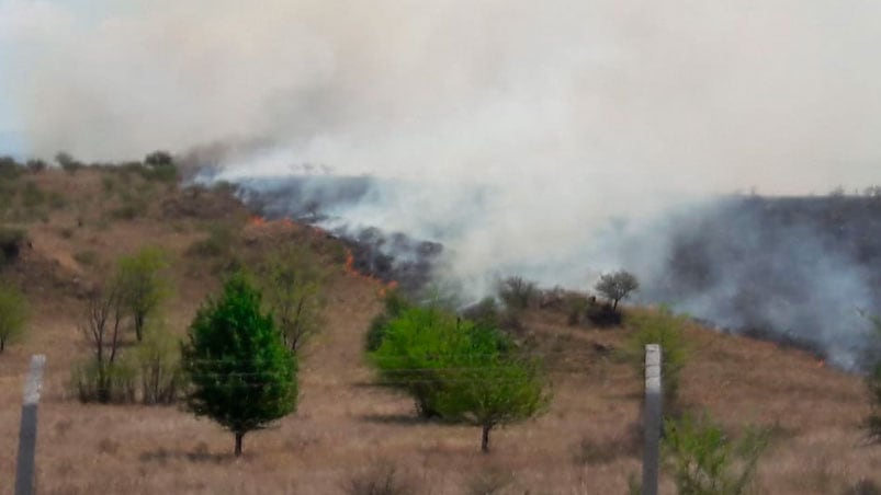 Las condiciones climáticas complicaron la situación en las sierras.