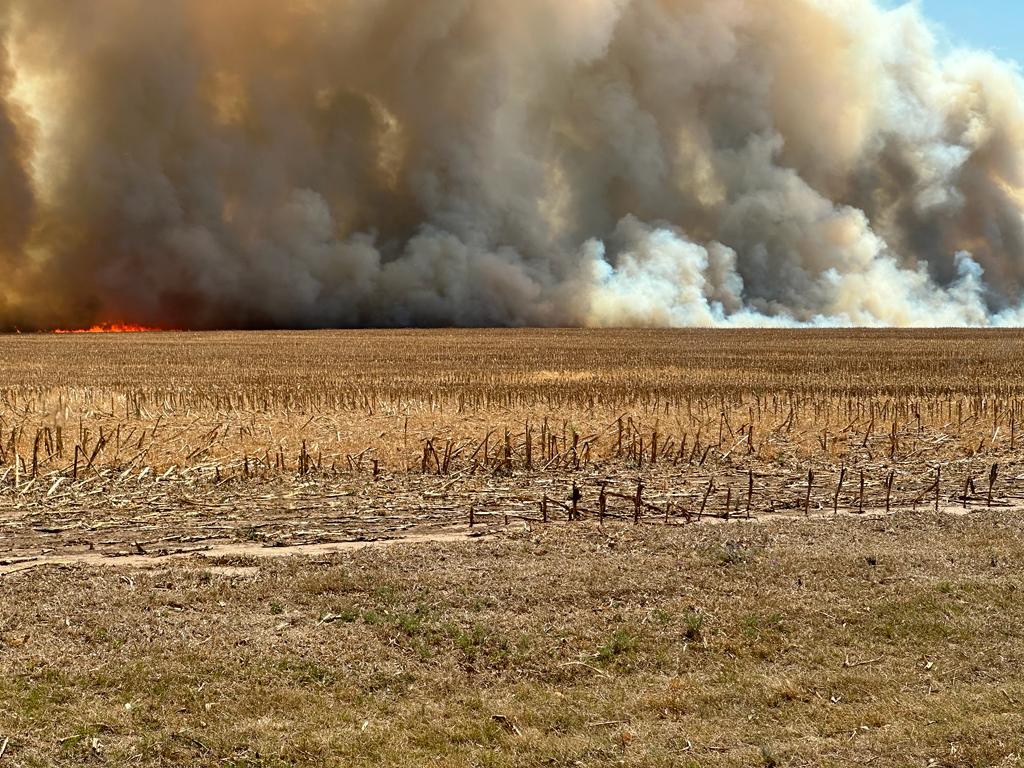 Las condiciones climáticas no permiten controlar el fuego.