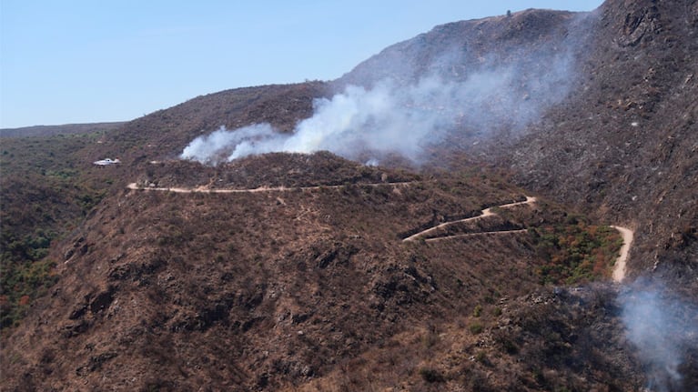 Las condiciones meteorológicas complican la lucha contra el fuego.