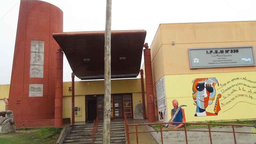 Las cooperadoras no pueden exigir el pago para guardar el lugar en las escuelas.