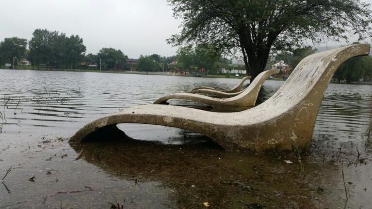 Las crecidas inundaron varios sectores en Carlos Paz, La Calera y Bialet Masse