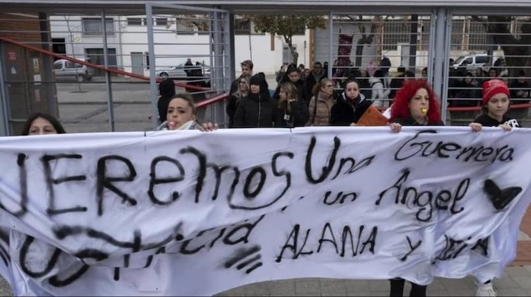 Las dolorosas palabras de la mamá de las gemelas argentinas durante el funeral de Alana