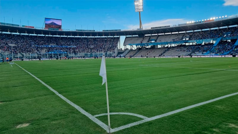 Las dos hinchadas vuelven a vibrar el clásico. Foto: Lucio Casalla/El Doce.