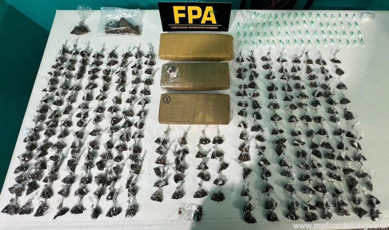 Las drogas secuestradas a la pareja en barrio Ampliación Yapeyú.