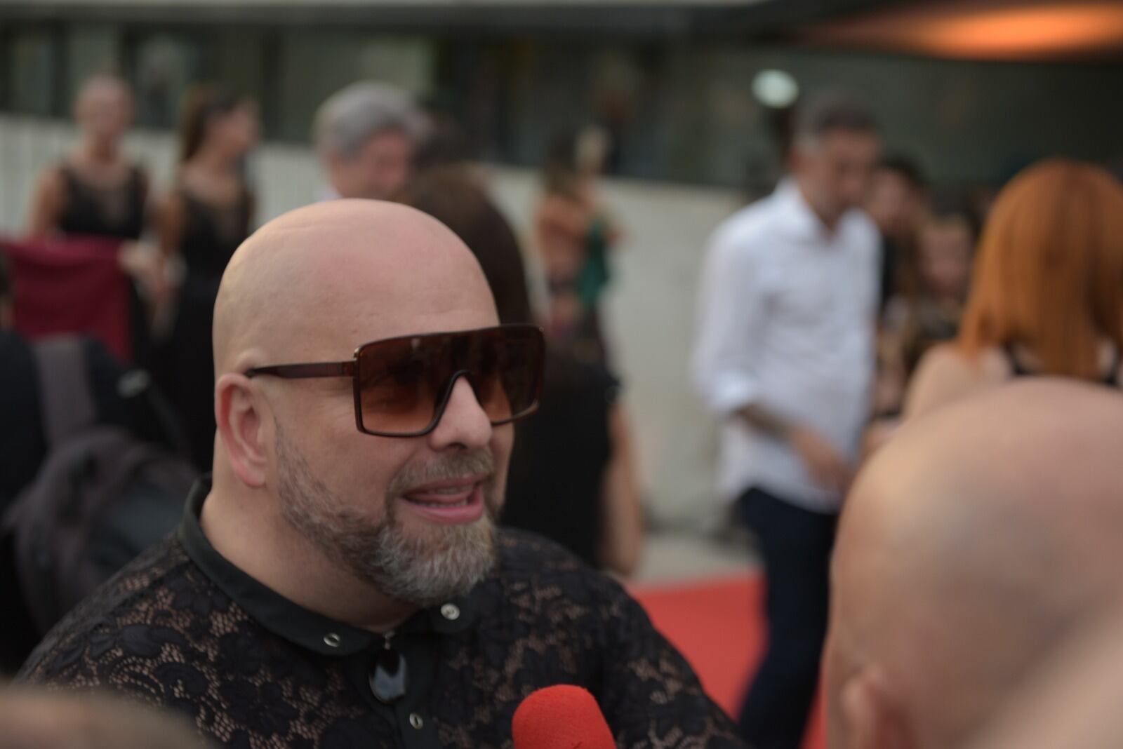 Las estrellas desfilaron por la alfombra roja de los Premios Carlos. Foto: Cecilia Acevedo/El Doce.