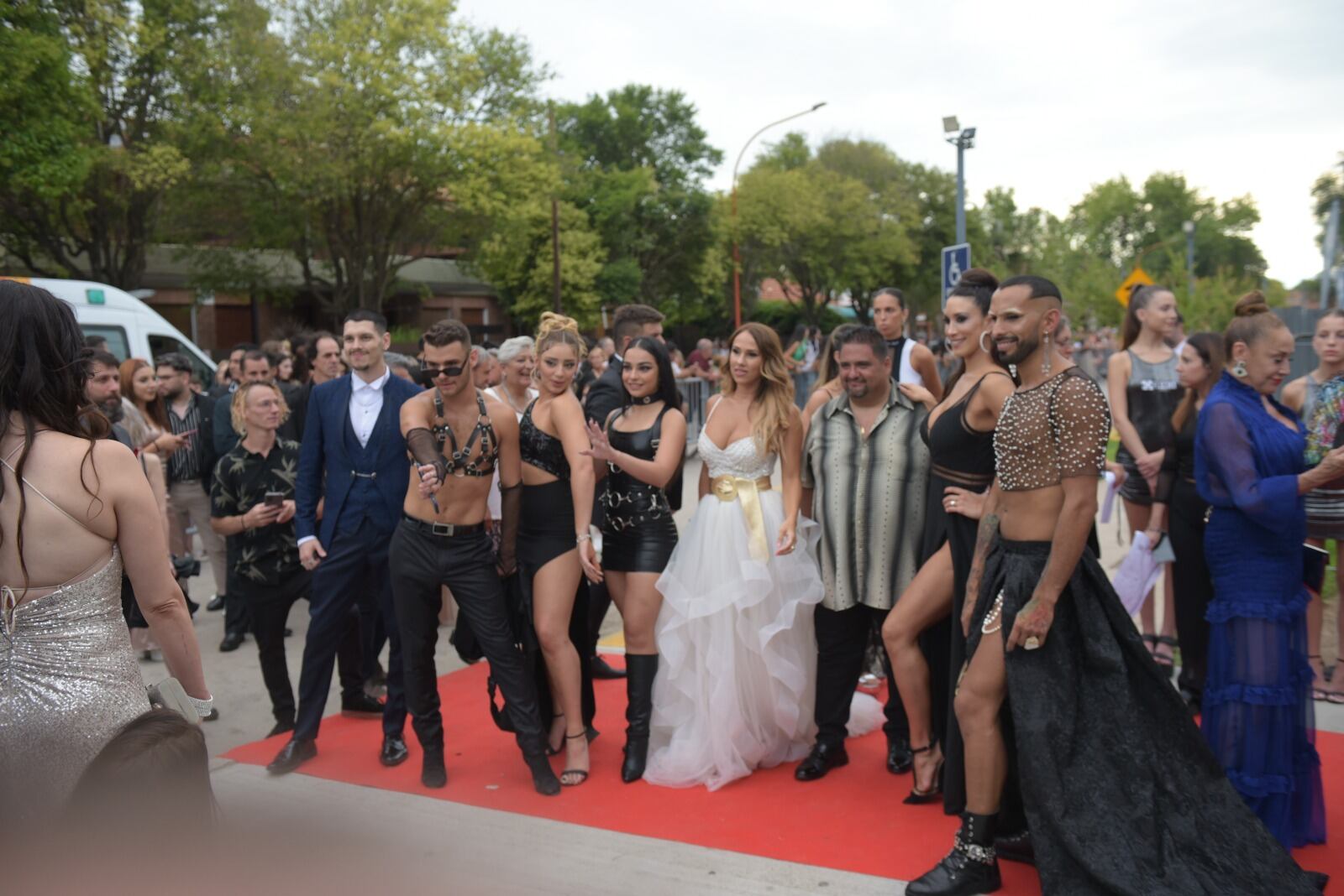 Las estrellas desfilaron por la alfombra roja de los Premios Carlos. Foto: Cecilia Acevedo/El Doce.