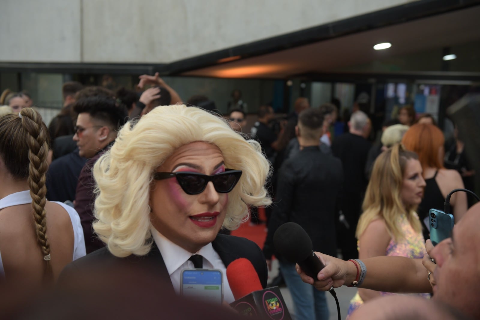 Las estrellas desfilaron por la alfombra roja de los Premios Carlos. Foto: Cecilia Acevedo/El Doce.