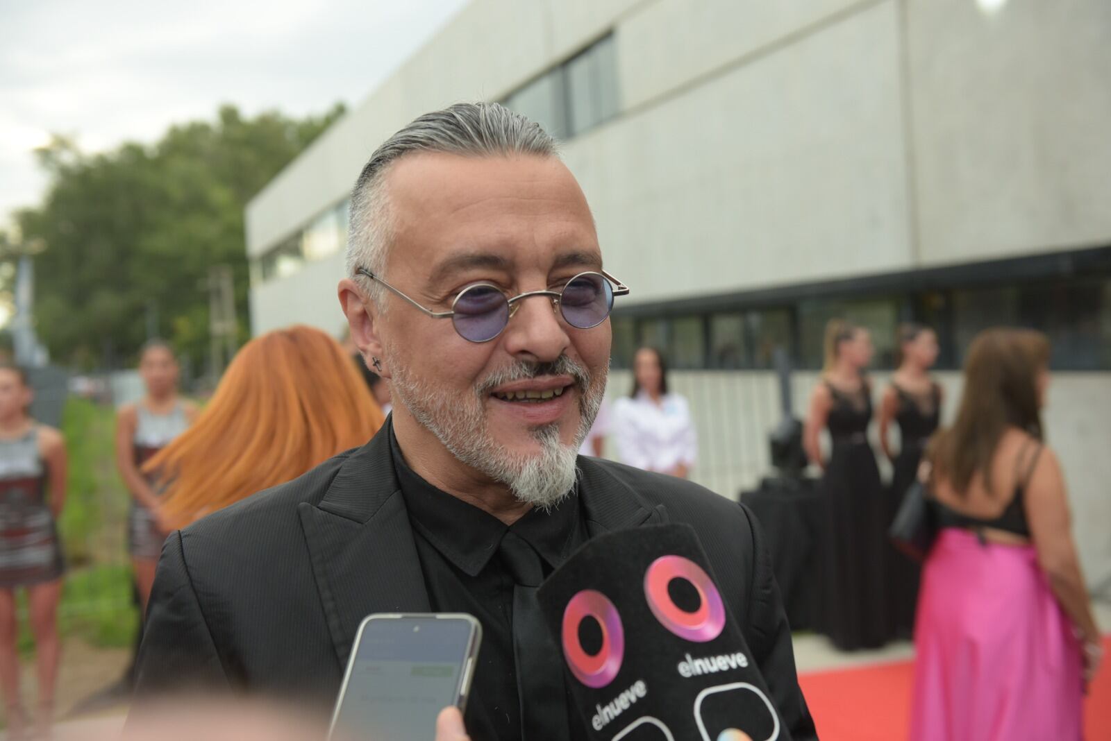 Las estrellas desfilaron por la alfombra roja de los Premios Carlos. Foto: Cecilia Acevedo/El Doce.