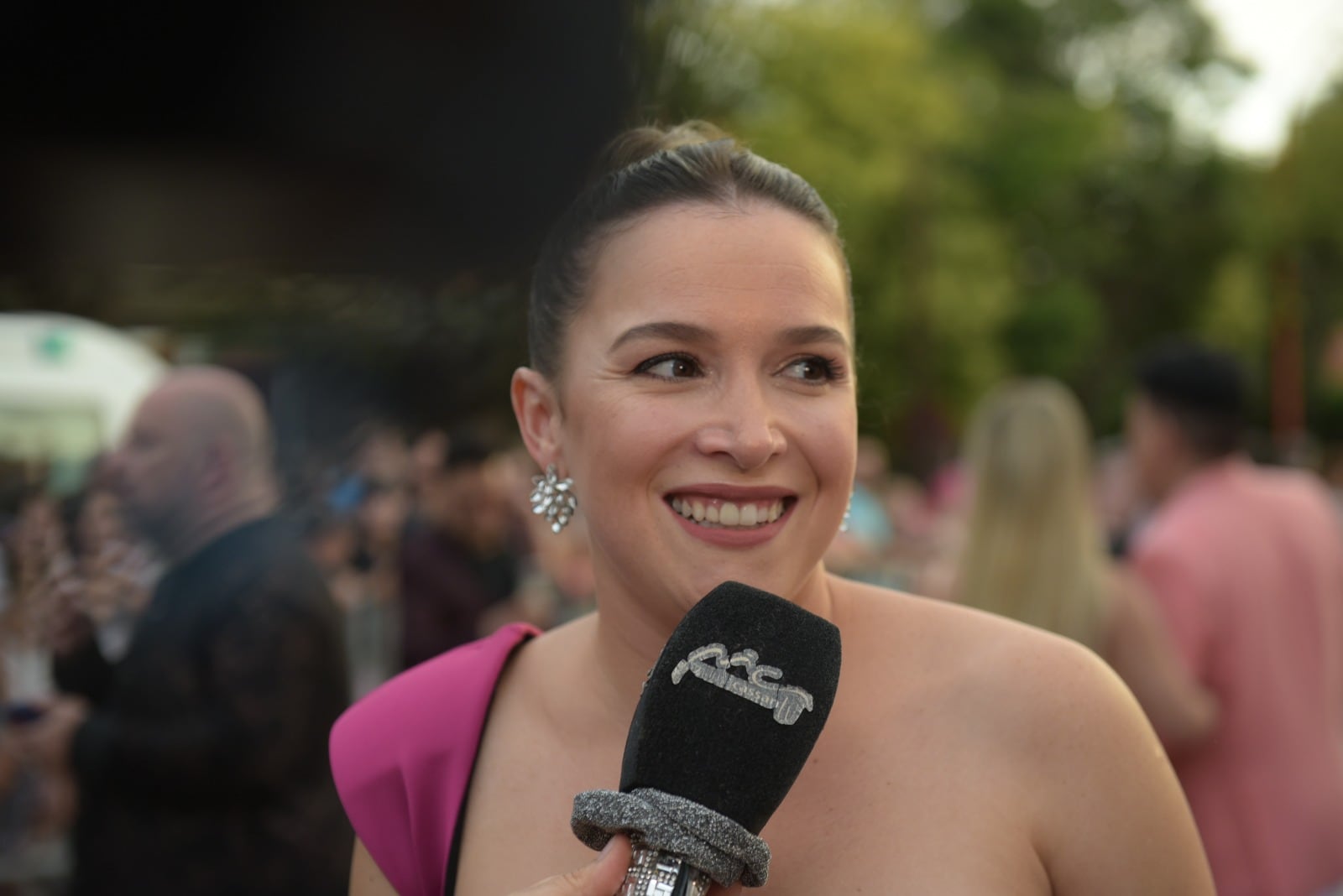 Las estrellas desfilaron por la alfombra roja de los Premios Carlos. Foto: Cecilia Acevedo/El Doce.