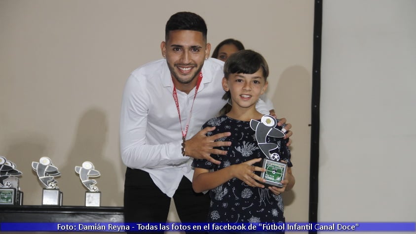 Las figuras, los chicos y el equipo del Fútbol Infantil tuvieron su gran noche.