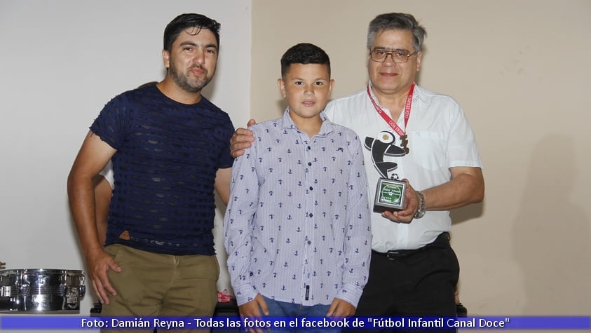 Las figuras, los chicos y el equipo del Fútbol Infantil tuvieron su gran noche.