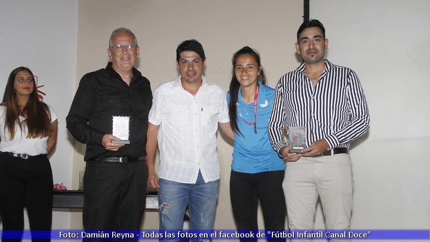 Las figuras, los chicos y el equipo del Fútbol Infantil tuvieron su gran noche.