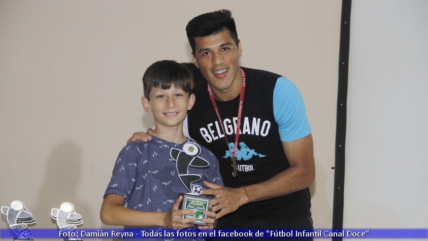 Las figuras, los chicos y el equipo del Fútbol Infantil tuvieron su gran noche.