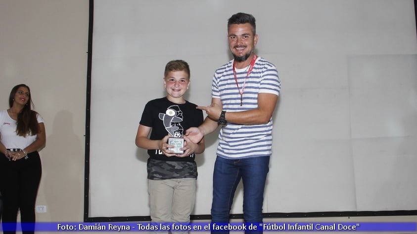 Las figuras, los chicos y el equipo del Fútbol Infantil tuvieron su gran noche.