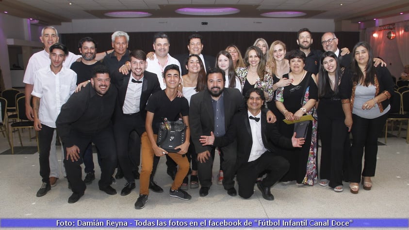 Las figuras, los chicos y el equipo del Fútbol Infantil tuvieron su gran noche.