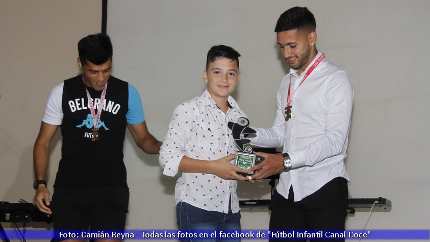 Las figuras, los chicos y el equipo del Fútbol Infantil tuvieron su gran noche.