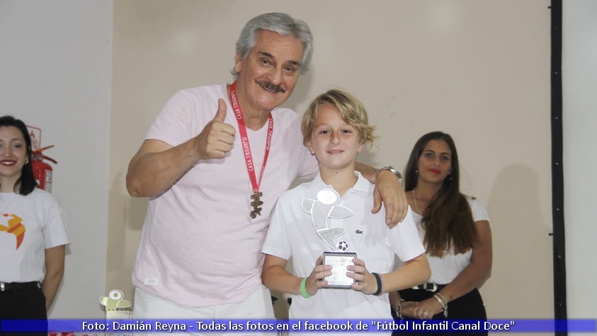 Las figuras, los chicos y el equipo del Fútbol Infantil tuvieron su gran noche.