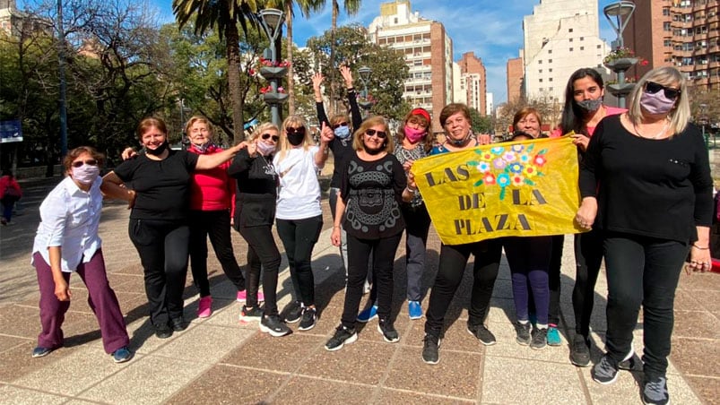 Las flores de la plaza, pura actitud para bailar al ritmo de La Konga.