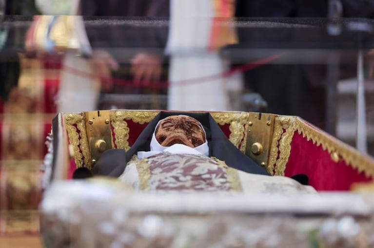Las fotos de la increíble conservación de Santa Teresa de Jesús a 440 años de su muerte