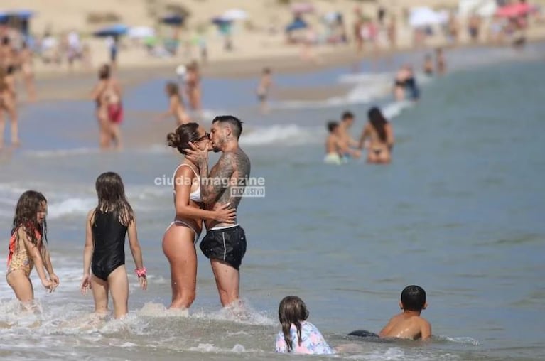 Las fotos de las románticas vacaciones de Cami Homs y el Principito Sosa en Punta del Este