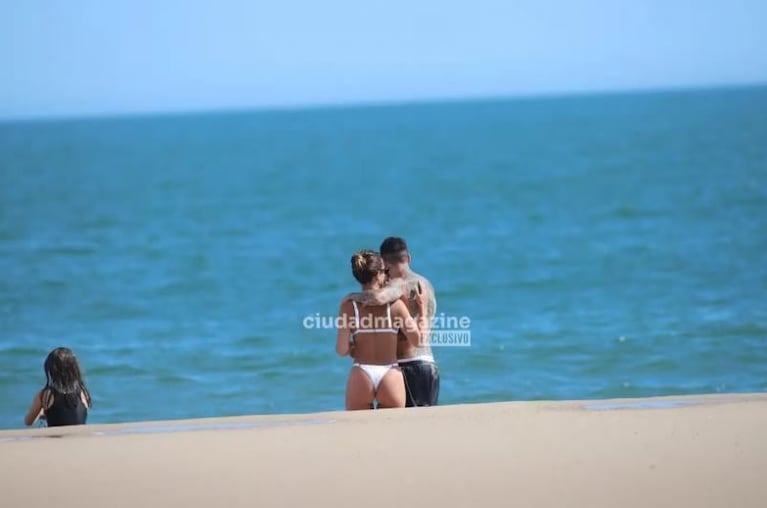 Las fotos de las románticas vacaciones de Cami Homs y el Principito Sosa en Punta del Este