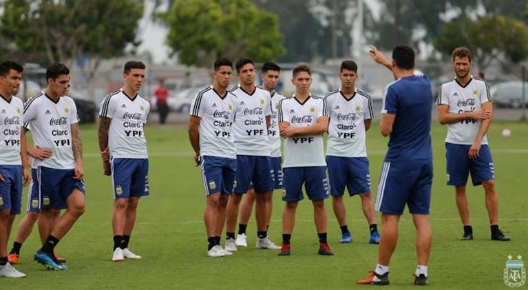 Las fotos de Renzo Saravia y el Mudo Vázquez en la Selección Argentina