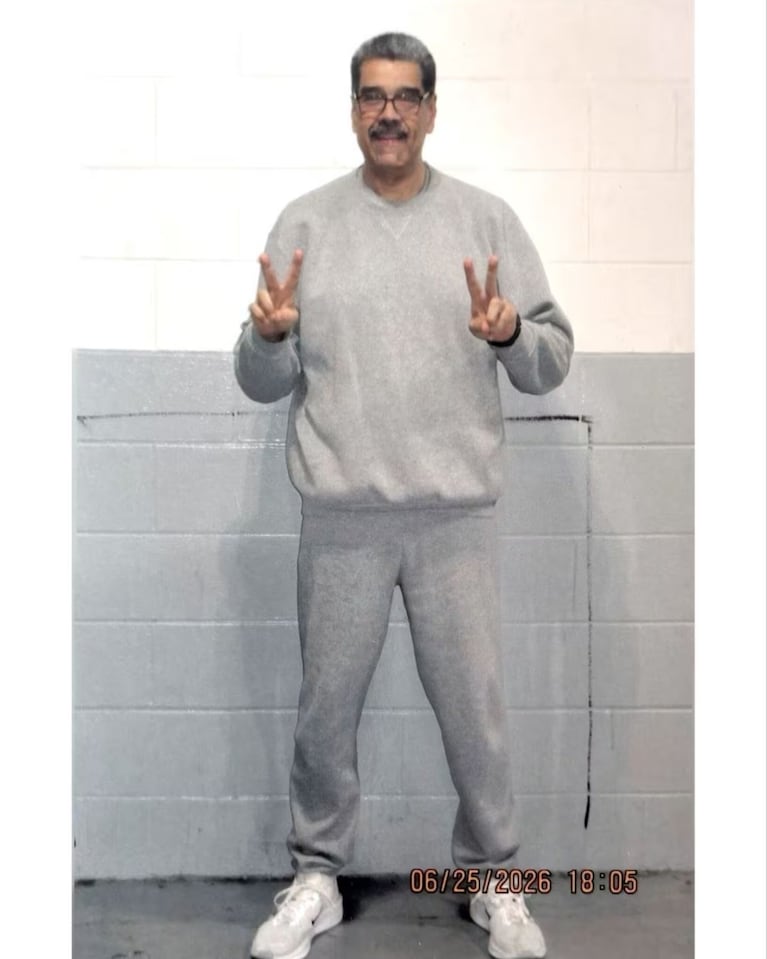 Las fotos que publicó Maduro desde la cárcel.