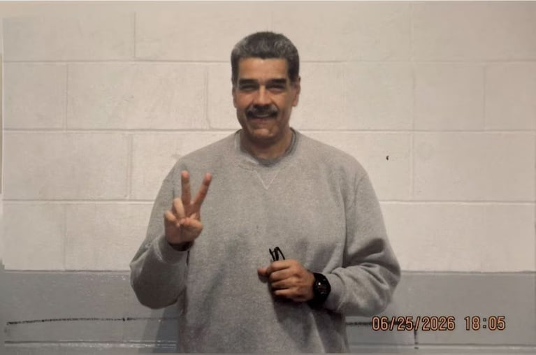 Las fotos que publicó Maduro desde la cárcel.