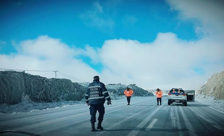 Las heladas podrían complicar el tránsito en las sierras.