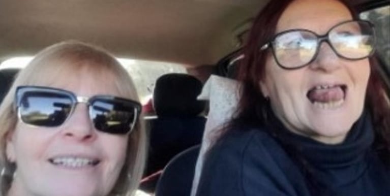 Las hermanas enviaron imágenes a sus familiares, que luego se enteraron por la tele que habían muerto. (Imagen: Clarín).