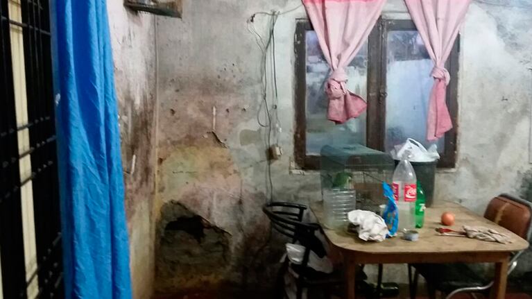 Las humildes casas se están hundiendo en Villa Libertador.