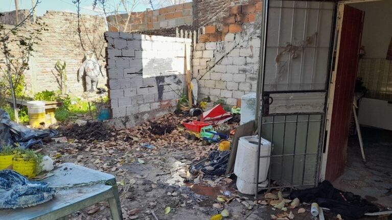 Las imágenes revelan el horror dentro de la vivienda.
