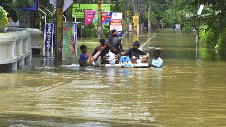 Las inundaciones en India ya suman 324 muertos