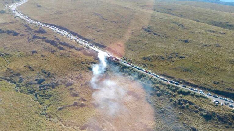 Las llamas destruyeron los vehículos que estaban a la vera de la ruta E-34.