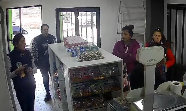 Las mecheras que roban en locales cercanos a Tribunales II.