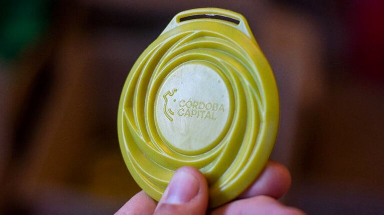 Las medallas de la Maratón se realizaron con plástico reciclado.