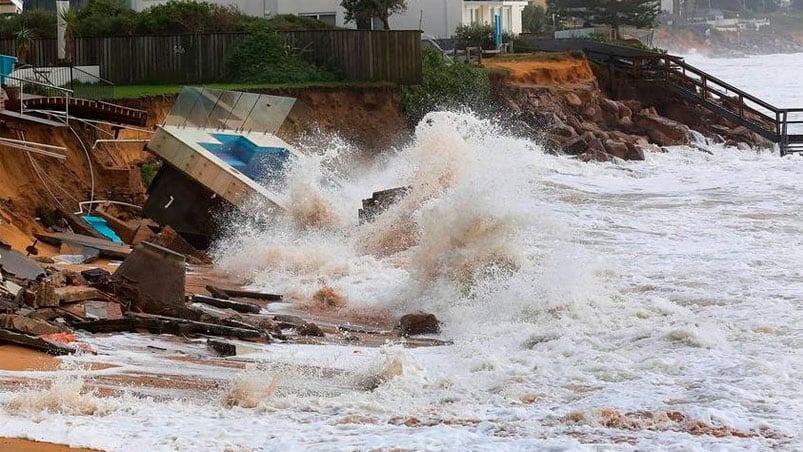 Las millonarias mansiones quedaron al borde del derrumbe. Foto: EFE