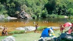 Las mujeres buscaban reparo al calor en el Río Anizacate.