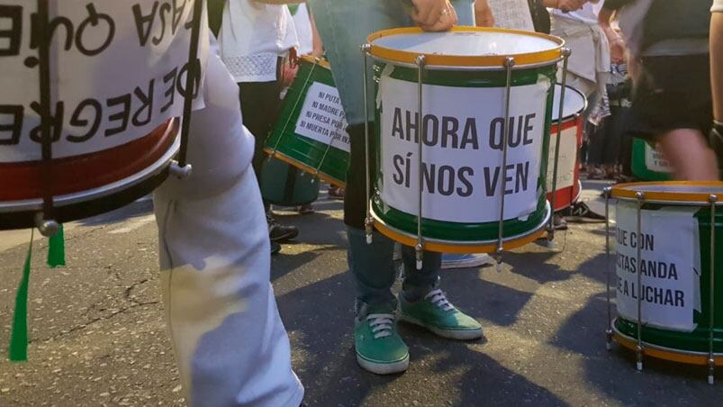 Las mujeres marchan para reivindicar la lucha por la igualdad de oportunidades. Foto: El Doce.