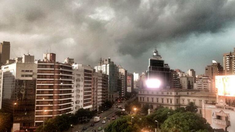 Las nubes de tormenta oscurecieron la ciudad de Córdoba.