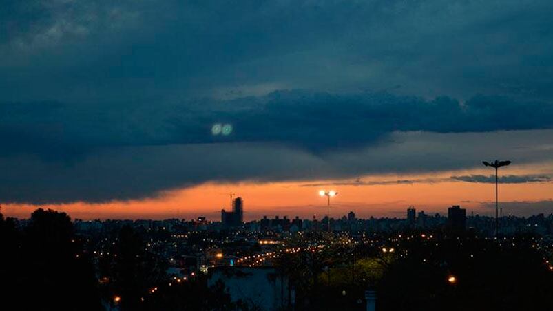 Las nubes ganan lugar en el cielo cordobés y podrían traer precipitaciones.