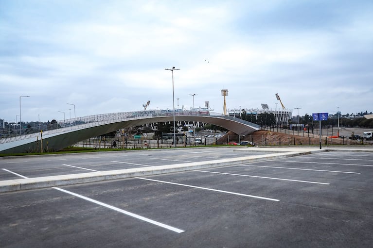 Las nuevas playas de estacionamiento del estadio Kempes.